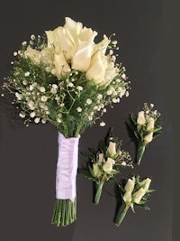 a bouquet of white roses and baby's breath